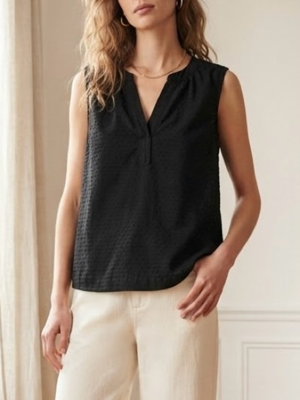 💠 Dylan Split Neck Black Sleeveless Gauze Top Size M